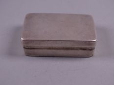 A SMALL PLAIN SILVER OBLONG SNUFF BOX, 1 troy oz, Chester 1907