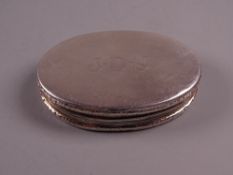 AN EARLY, BELIEVED SILVER, OVAL SNUFF CONTAINER with hinged lid, initialled 'J D J', 1.3 troy ozs,