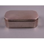 AN OBLONG PLAIN SILVER SNUFF BOX with canted front corners, 2.4 troy ozs, Birmingham 1796 by