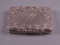AN OBLONG SILVER SNUFF BOX with shaped lid having scrolled border decoration, 2 troy ozs, Birmingham