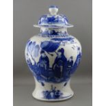 A LARGE CHINESE BLUE & WHITE PORCELAIN BALUSTER SHAPED STORAGE JAR & COVER, painted with figures