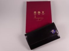 AN ASPREY KEYHOLDER, an unused boxed gentleman's leather six ring keyholder with zip back by Asprey