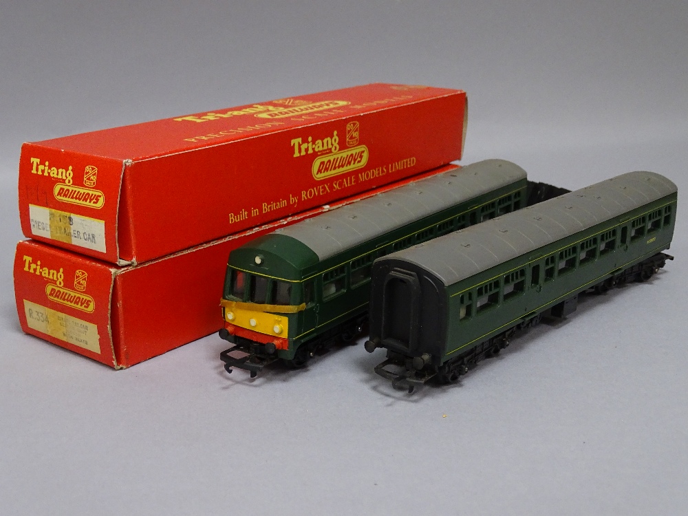 MODEL RAILWAY - Triang Hornby R157 diesel power car with R158 trailer car and R334 centre unit, - Bild 6 aus 6