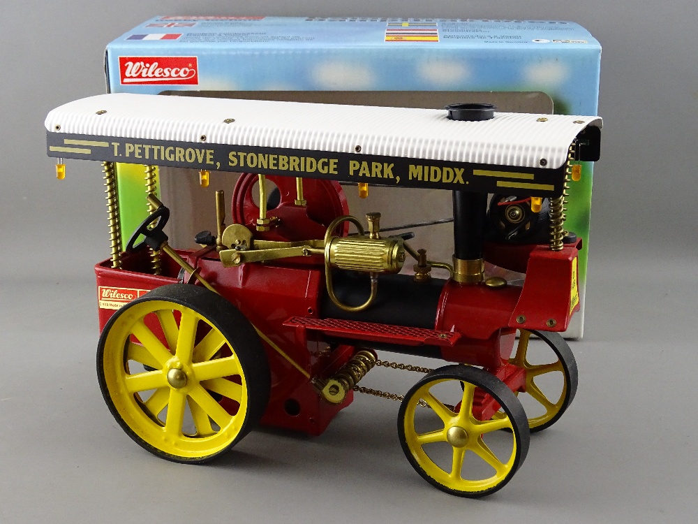 A WILESCO SHOWMAN'S LIVE STEAM TRACTION ENGINE model D409, boxed with paperwork etc, in apparently