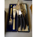 Cased set of fish servers and a seven piece horn handled carver set