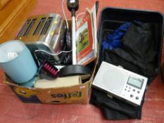 Box of small electrical items E/T
