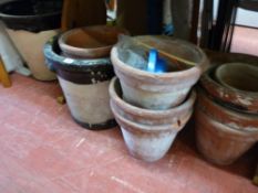 Parcel of mixed size crockpots and pottery plantpots etc