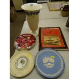 Wedgwood vase, three Wedgwood plates, a Danbury Mint plate of 'Manchester United Great Strikers' and