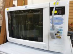 Sanyo Showerwave 900w convection microwave grill E/T