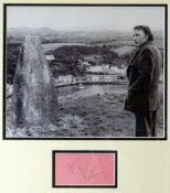 RICHARD BURTON AUTOGRAPH on pink notepaper framed together with a still photograph of the actor