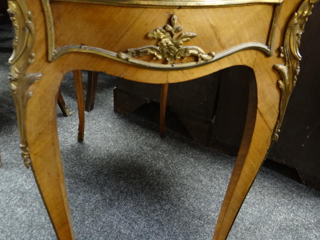 An antique Kingwood & gilt metal mounted single-drawer side table in the Louis XVI-style, 81cms - Image 8 of 9