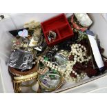 Vanity case containing quantity of costume jewellery etc