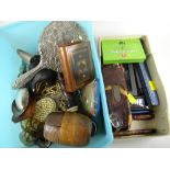 A mixed parcel of vintage collectables including pens, wooden items & curios