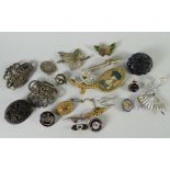 A parcel of brooches including 9ct bar brooch, a South Staffordshire regimental badge ETC