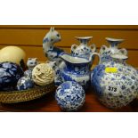 A parcel of blue & white pottery Condition Report: please request* *Condition is not stated in