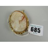 A good quality 9ct yellow gold framed cameo brooch of a lady in profile Condition Report: please