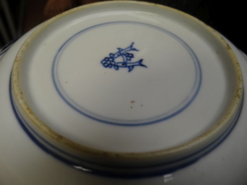 CHINESE PORCELAIN BLUE & WHITE SHALLOW DISH depicting four clawed dragon chasing a flaming pearl - Image 8 of 8