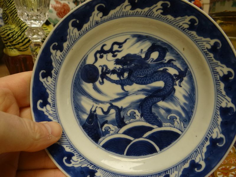 CHINESE PORCELAIN BLUE & WHITE SHALLOW DISH depicting four clawed dragon chasing a flaming pearl - Image 4 of 8