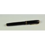 A VINTAGE BLACK PARKER VACUMATIC FOUNTAIN PEN with original two-tone 14ct gold nib (three cap