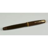 A VINTAGE CHOCOLATE BROWN PARKER DUOFOLD STANDARD with an original 14ct gold nib, in original box