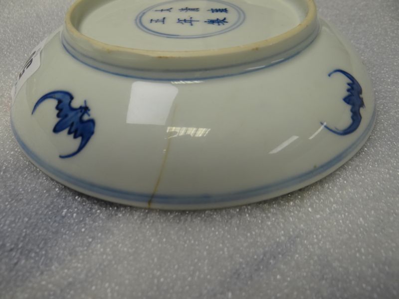 CHINESE PORCELAIN BLUE & WHITE SHALLOW DISH depicting four clawed dragon chasing a flaming pearl - Image 7 of 9