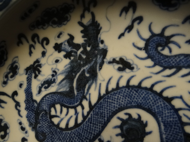 CHINESE PORCELAIN BLUE & WHITE BOWL depicting five claw dragon chasing a flaming pearl within - Image 9 of 10