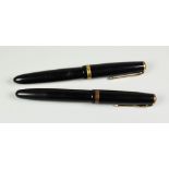 TWO VINTAGE BLACK PARKER DUOFOLD STANDARD FOUNTAIN PENS with 14ct gold nibs, one button fill, one