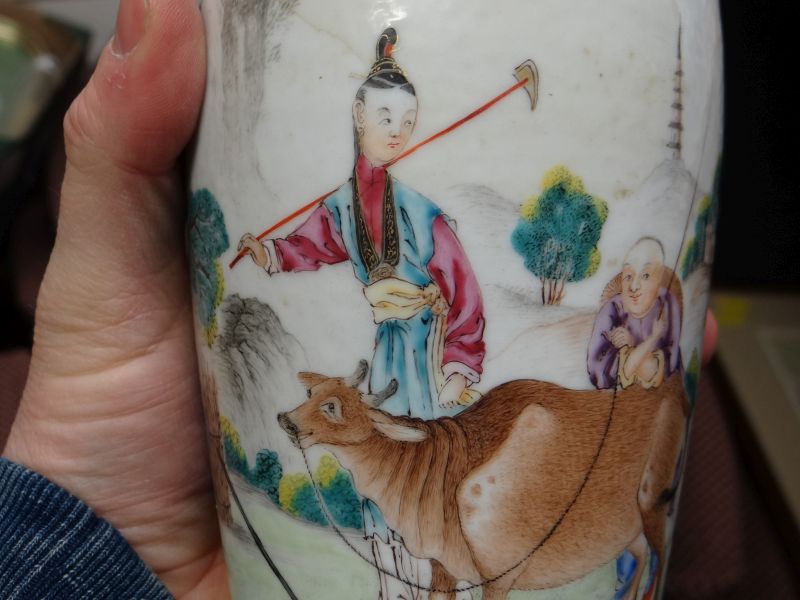 CHINESE EXPORT PORCELAIN FAMILLE ROSE VASE depicting various figures & animals in expansive - Image 5 of 17