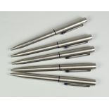 FIVE VINTAGE STAINLESS STEEL PARKER 25 BALLPOINT PENS with blue trim