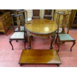 A MAHOGANY WIND-OUT DINING TABLE & four Harlequin splatback dining chairs, the wind-out with