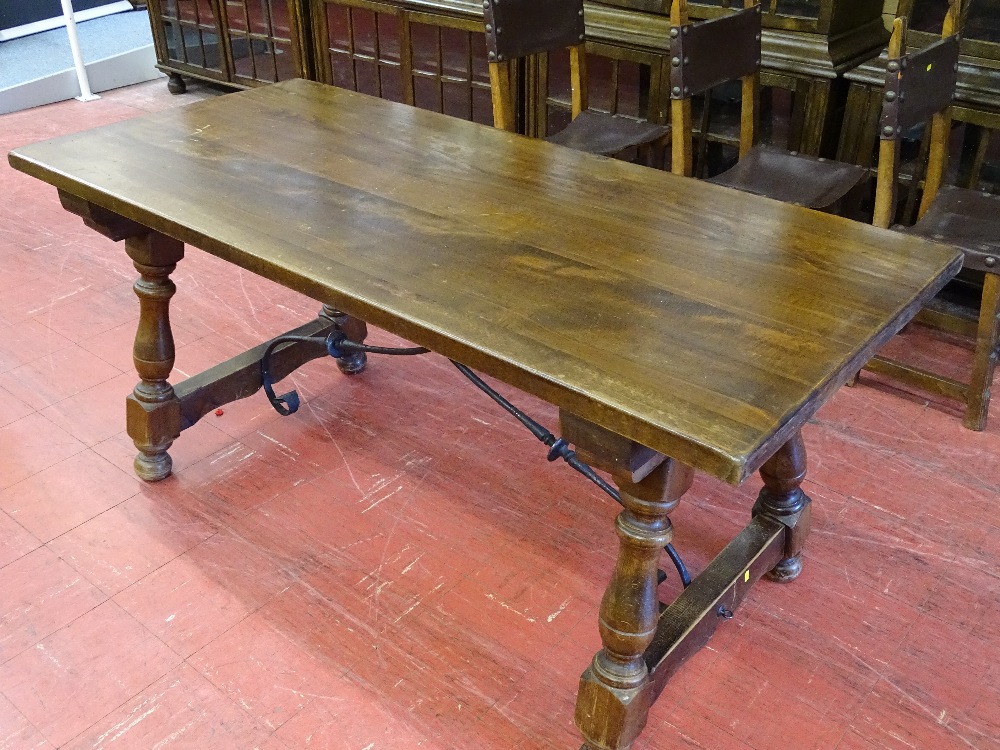 A REPRODUCTION REFECTORY STYLE DINING TABLE & six leather seat and backed chairs having large - Image 4 of 5