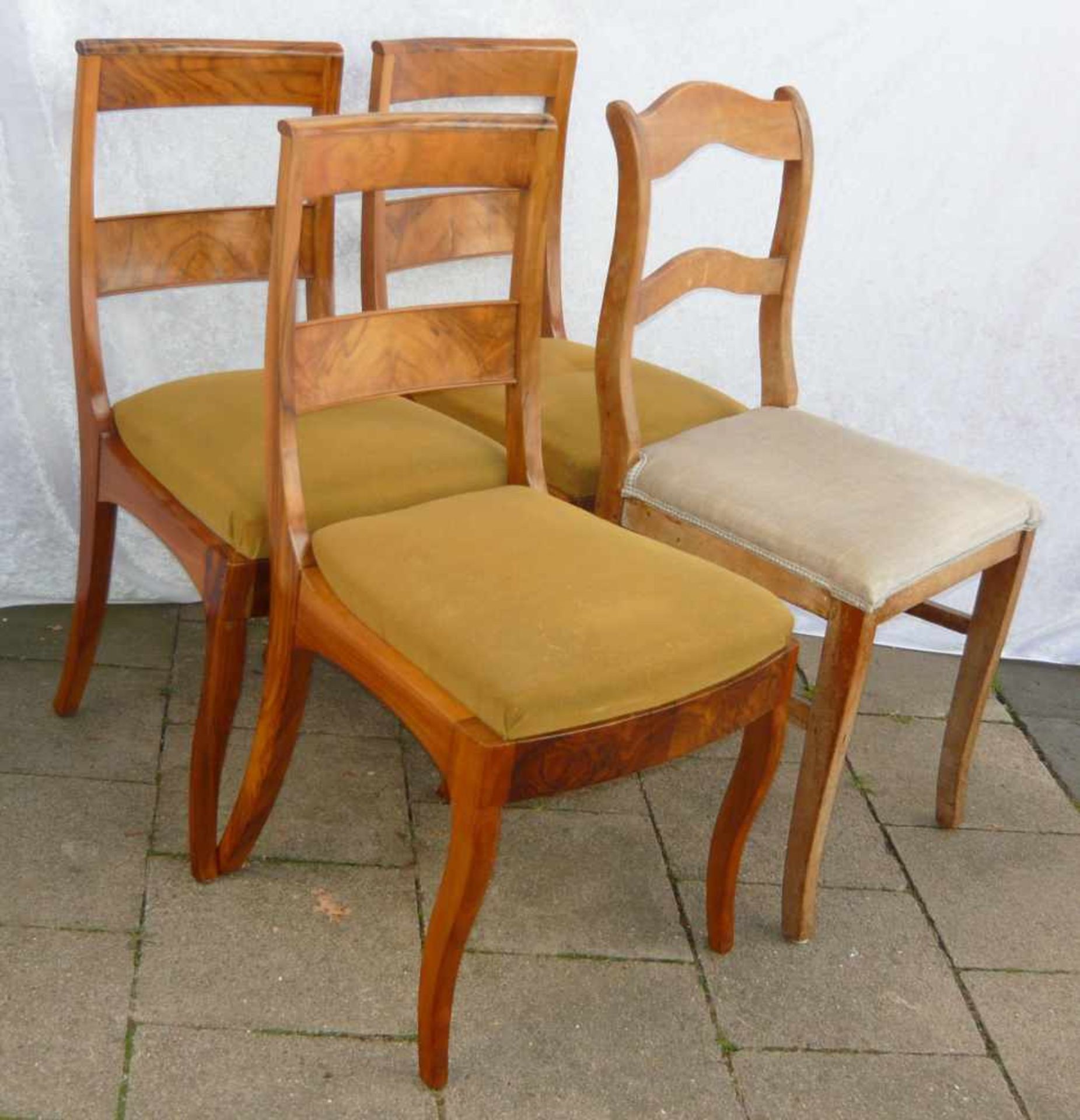 Konvolut vier Stühle im Biedermeier Stil.Lot of four chairs in the style of Biedermeier.