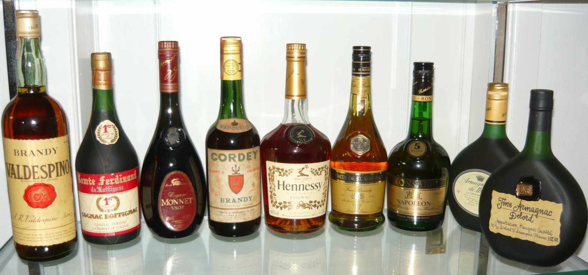 Konvolut 9 Flaschen Cognac & Brandy. Keine Abgabe an Personen unter 18 Jahren. Keine Gewähr für