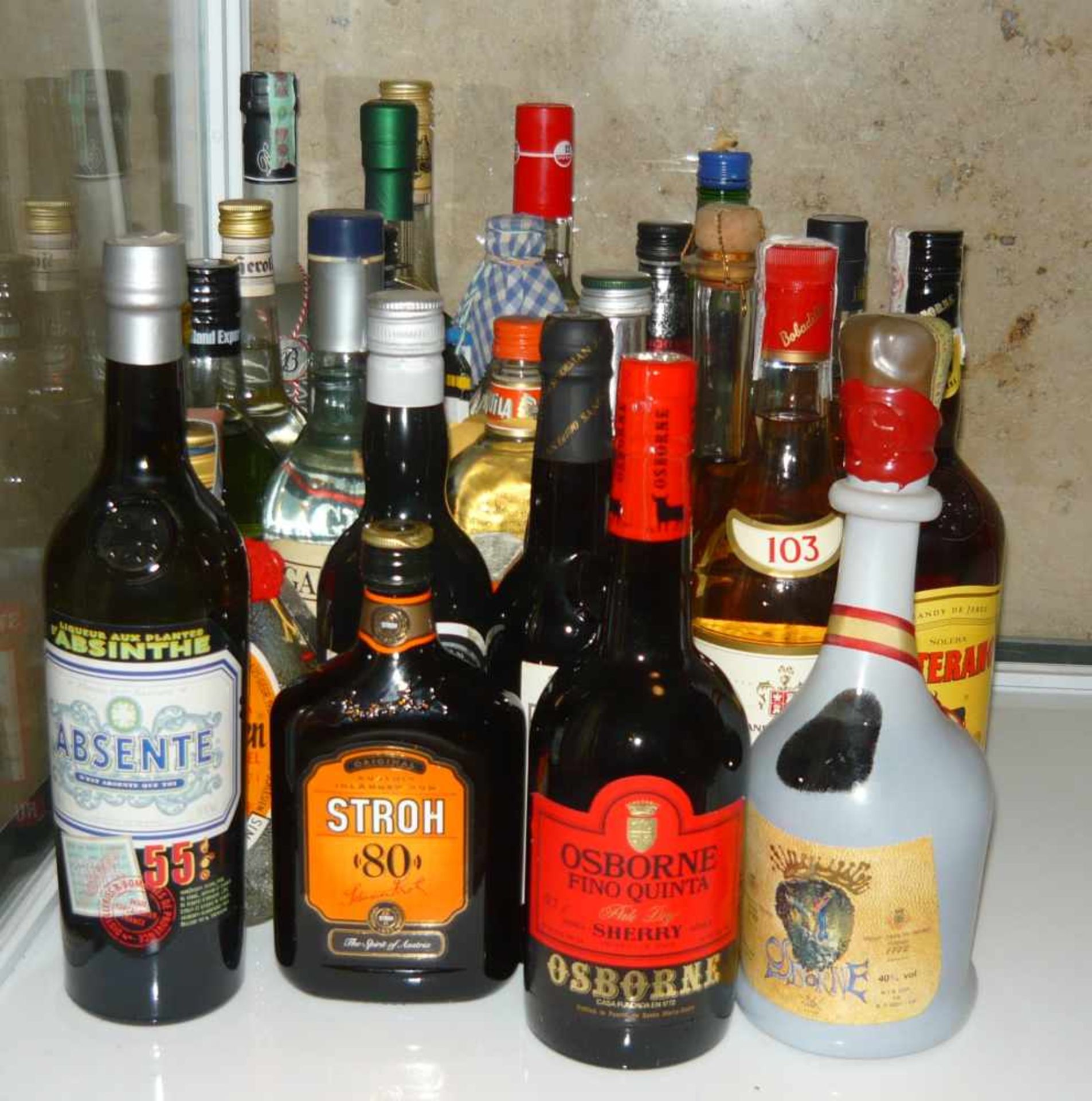 Spannendes Konvolut harte Spirituosen. Rum, Sherry, Absinthe, Wodka u.v.m. 25 Flaschen. Keine