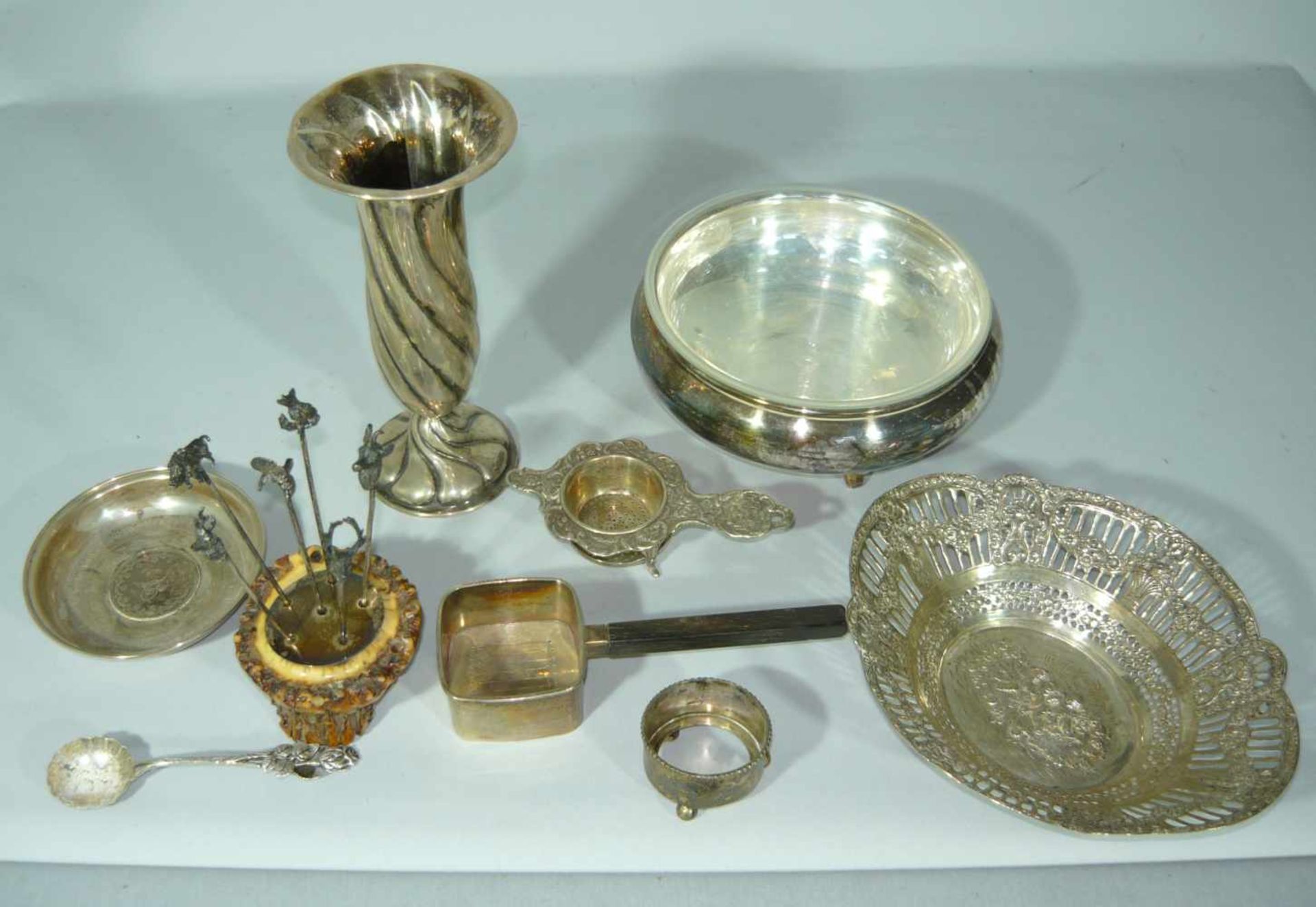 Konvolut dekorative Silberwaren aus vergangenen Zeiten. 800er bis 925er Sterling Silber. Gew. ohne