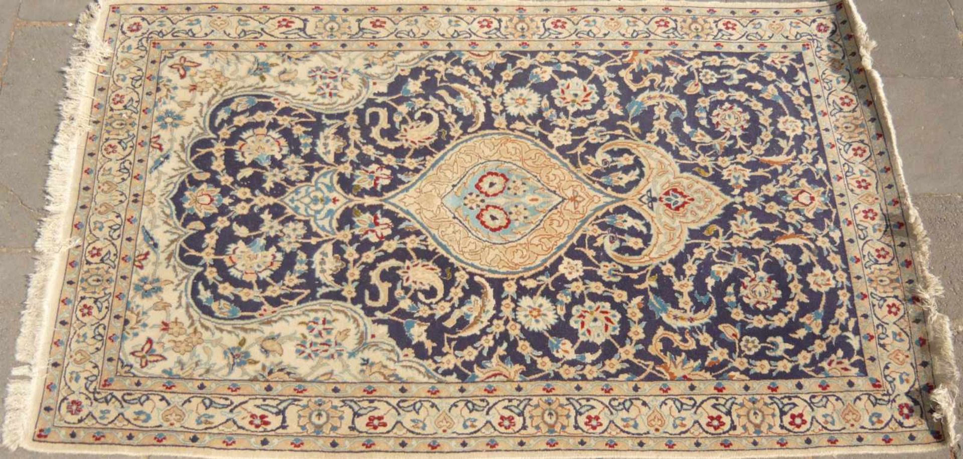 Orientteppich. Vintage. Maße ca. 115x192 cm.Oriental rug. Vintage. Meass. app. 115x192 cm.
