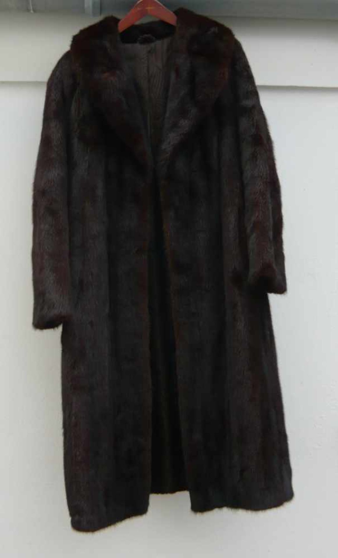 Langer Mantel aus dunklem Nerz. Vintage. Guter Zustand.Large mink coat. Vintage. Good condition.