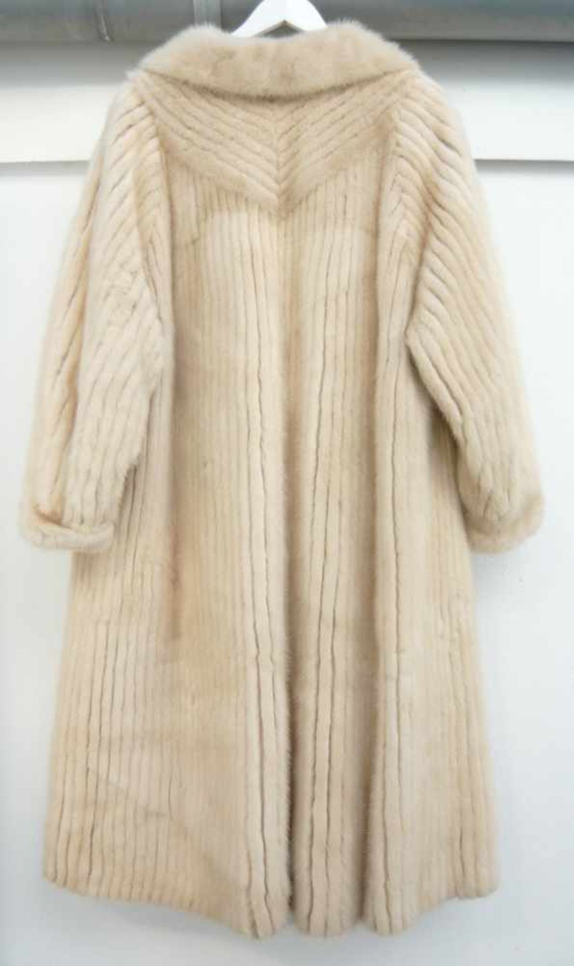 Langer Mantel aus weißem Nerz. Vintage. Top Zustand.Long coat in white mink. Vintage. Top - Bild 2 aus 2