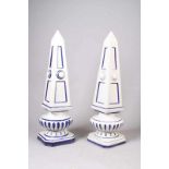Paar Obelisken.Wohl Italien oder Portugal. Keramik, weiß-blau glasiert. H: 82 cm. 20.00 % buyer's