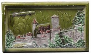 Ofenkachel.Um 1900. Keramik. Das Luftschiff Graf Zeppelin über Nürnberg. L: 40 x 24 cm. 20.00 %