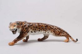 Porzellanfigur.20. Jh. Schreitender Leopard. Feine detailgetreue Bemalung. Lorenz Hutschenreuther,