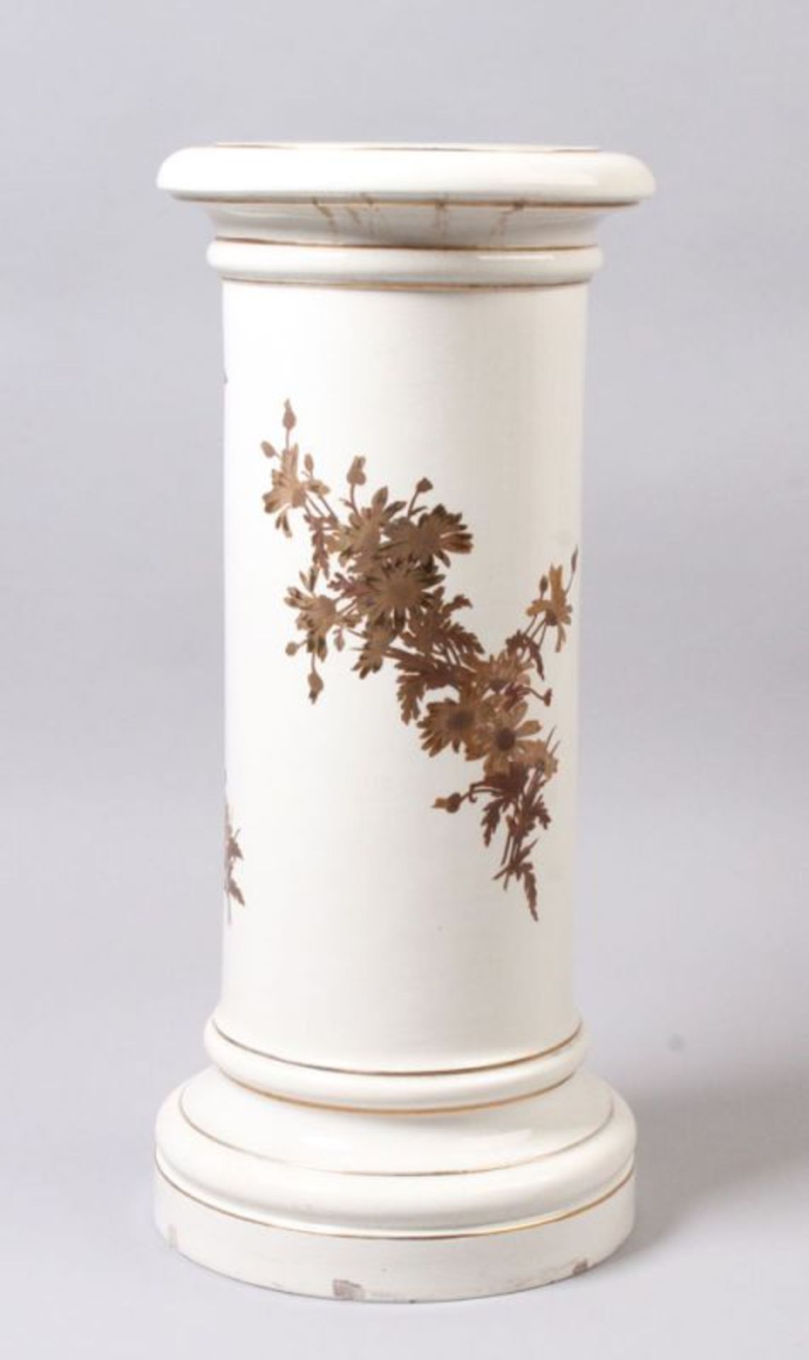 Blumensäule.20. Jh. Keramik. Florale Dekoration. H: 70 cm. 20.00 % buyer's premium on the hammer
