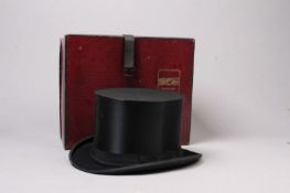 Zylinder.Sog. Chapeau Claque. Schwarze Seide, bez." Joh. Vanoni Landshut". Karton. 20.00 % buyer's