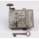 Türschloss mit Schlüssel.Um 1800. Eisen, mit christlichen Symbolen. H: 19 x 26 x 4,2 cm. 20.00 %