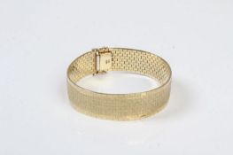 Armband.GG 585. Milanese, teilweise satiniert. Gew. ca. 51g. L: 21 cm. 20.00 % buyer's premium on