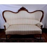 Sofa, deutsch um 1860, Nussbaum massiv und auf Nadelholz furniert, Bezug und Polsterung in gutem