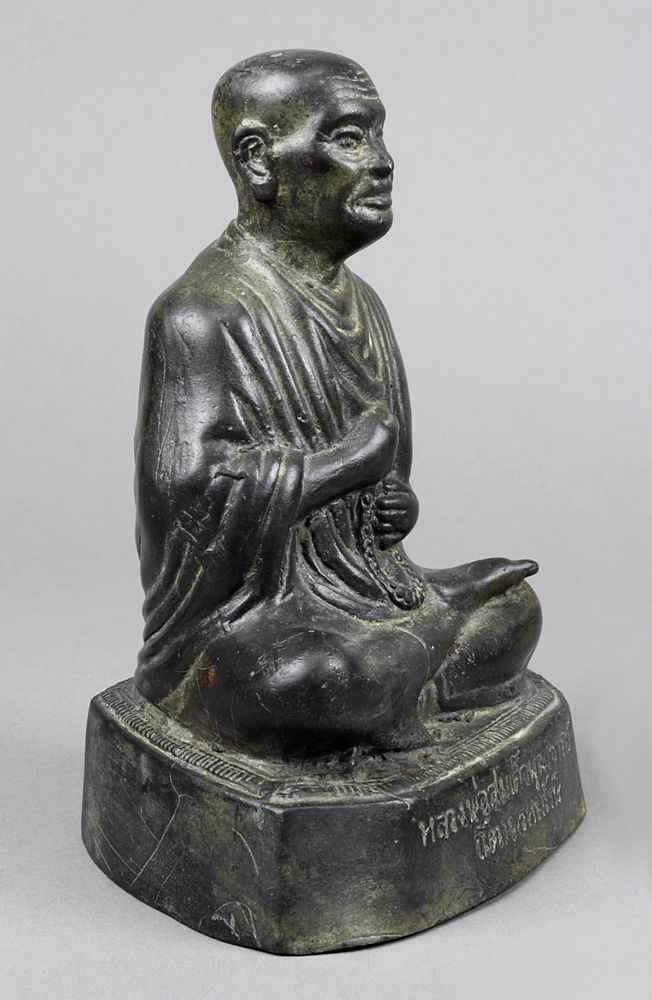 Lama, Siam, 19./20. Jh., Bronzeguss mit grün-brauner Patine, auf Sockel alte Thailände - Image 5 of 8