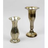 Zwei Vasen aus 835er Silber, deutsch Mitte 20.Jh., im Barockstil, die Größere Fuß gelötet und