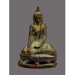 Kleiner Bronze-Buddha, wohl Shan, Myanmar, 17. Jh., Bronze mit Resten von Vergoldung und roter Farbe