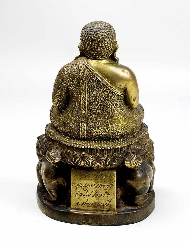 Chinesischer Bronzebuddha, 19. Jh., beleibter Buddha in meditierender Haltung auf Lotusthron, am - Image 4 of 5
